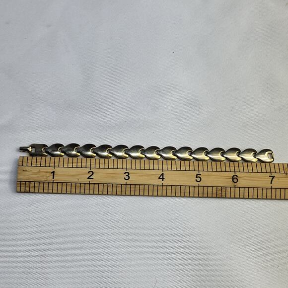 Napier Gold Tone Shell Floral Teardrop Link 7" Bracelet Signed Vintage Jewelry - Picture 8 of 8